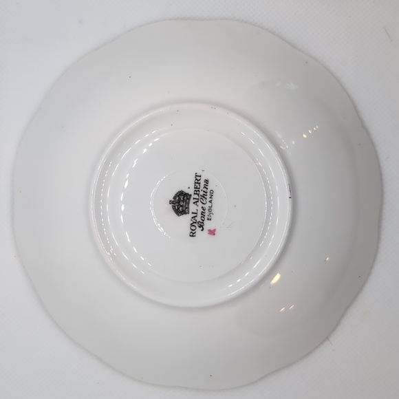 Royal Albert Tea Cup and Saucer - Picture 8 of 8